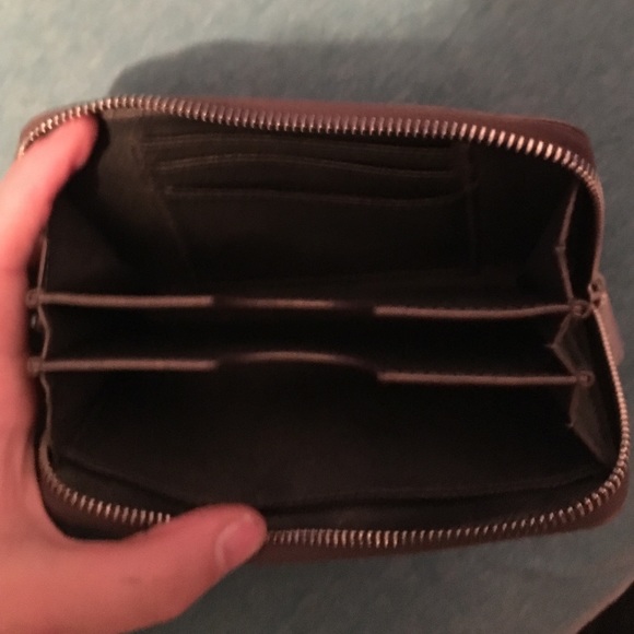 Authentic Michael Kors wristlet - Picture 3 of 4