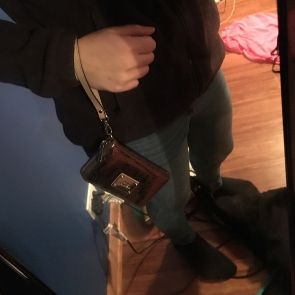 Authentic Michael Kors wristlet - Picture 4 of 4