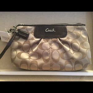 COACH SIGNATURE SATEEN LARGE WRISTLET