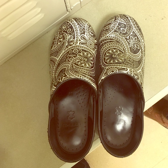 Black and white flower patterned Danskos