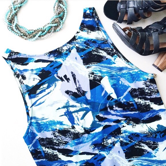 Open back shift dress - Picture 2 of 3