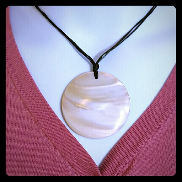 Blush shell bracelet and necklace.