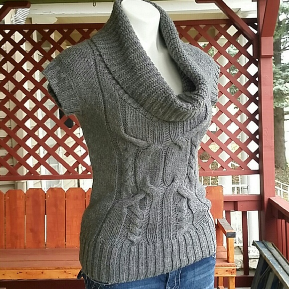 Beautiful American Eagle Turtle Neck Sweater
