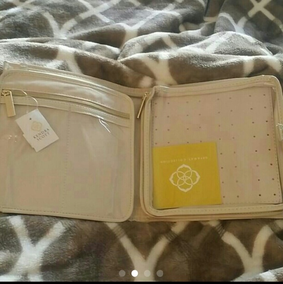 New Kendra Scott Jewelry holder - Picture 2 of 4
