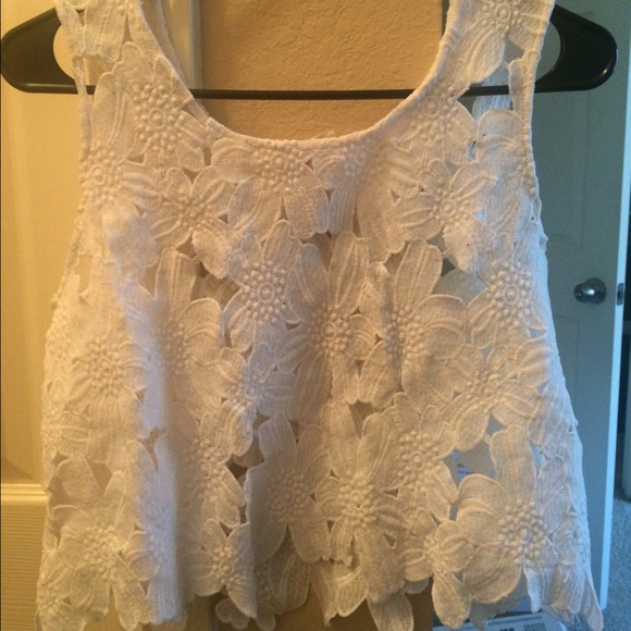 LA Hearts Tops - Price drop! ✖️♦️✖️WHITE LA HEARTS CROCHET CROP TOP