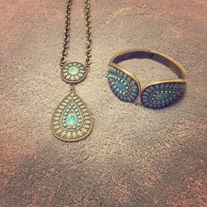Turquoise Stone Medallion Necklace & bracelet set