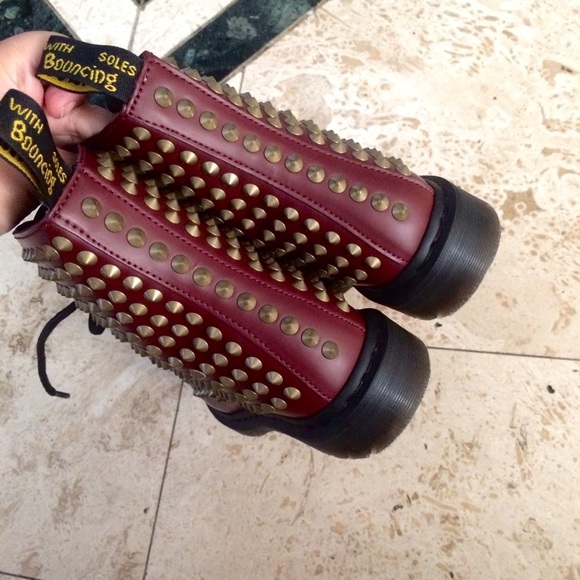 ✨SOLD ON VINTED✨All over Studded cherry red docs - Picture 3 of 4