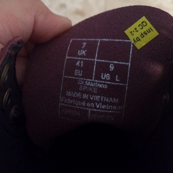 ✨SOLD ON VINTED✨All over Studded cherry red docs - Picture 4 of 4