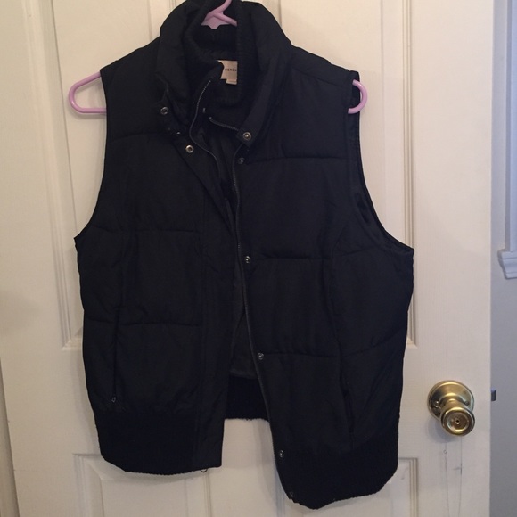 Black puffer vest