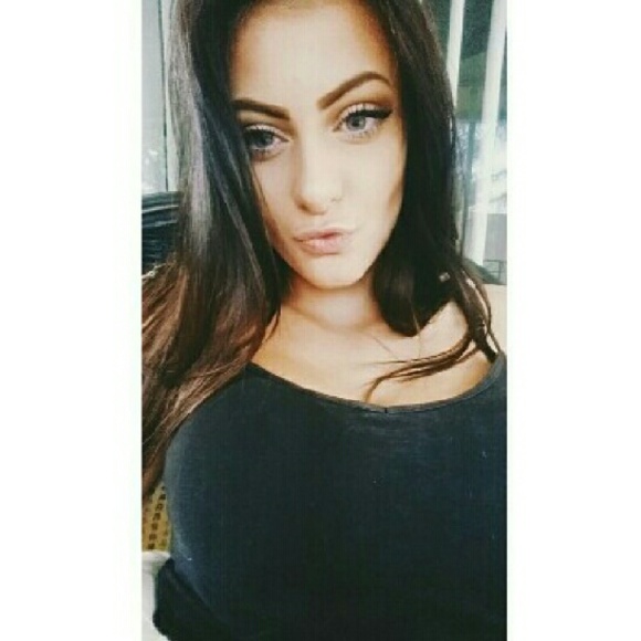 Meet your Posher, Keeley - Picture 2 of 3