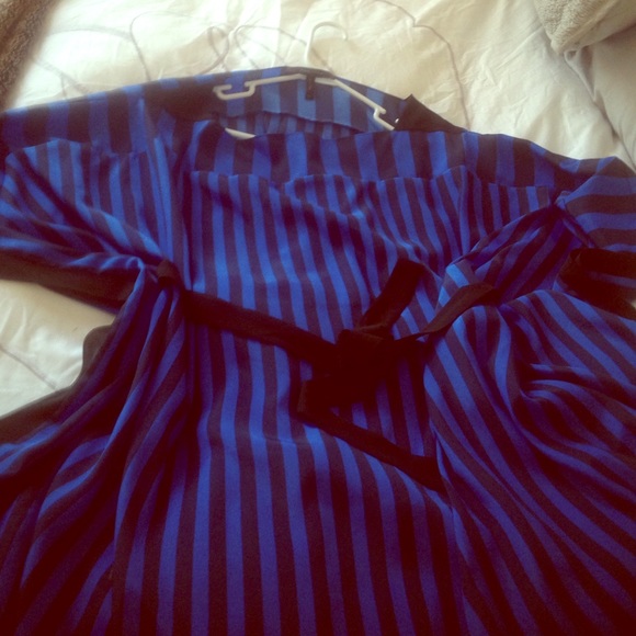 Bcbg blue and black top.