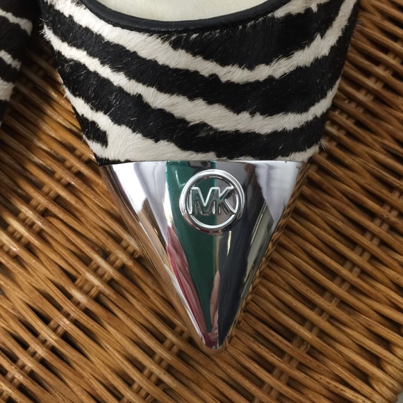 ❌SOLD❌Michael Kors Flats - Picture 3 of 4