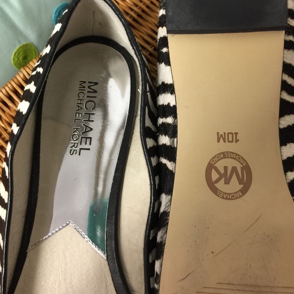 ❌SOLD❌Michael Kors Flats - Picture 4 of 4