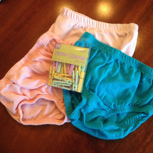 SOLD. 8 pairs of socks/3 baby bloomers - Picture 3 of 4