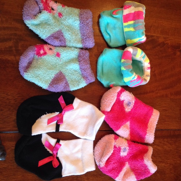 SOLD. 8 pairs of socks/3 baby bloomers - Picture 4 of 4