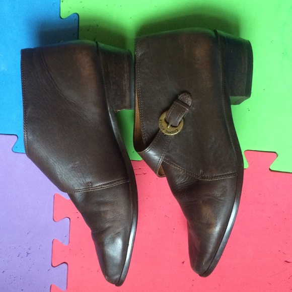 SALE 👢Vintage style Etienne Aigner brown booties!