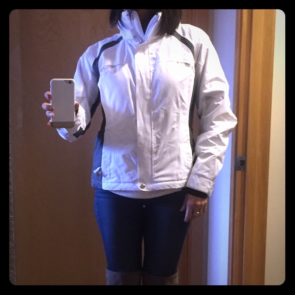 Women's White NILS ski/snow jacket size 8