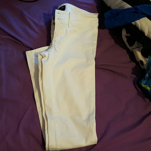 NWT AEO white jeans