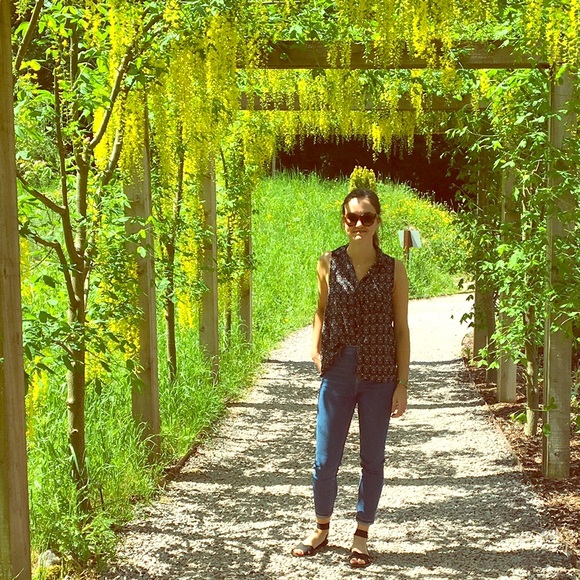 Meet your Posher, Elisha - Picture 1 of 1