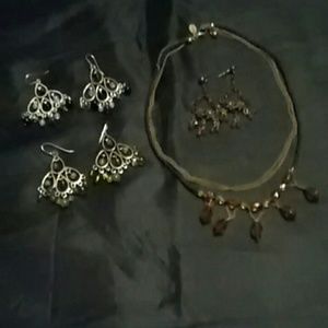 Jewelry/ Necklace set w/ earrings ( bundle)