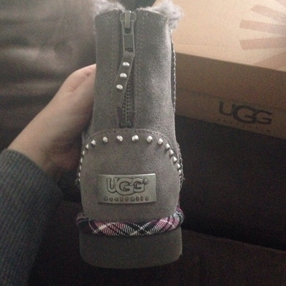 Classic Mini Rock Uggs - Picture 2 of 4