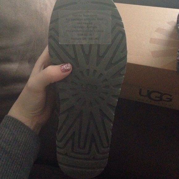 Classic Mini Rock Uggs - Picture 3 of 4