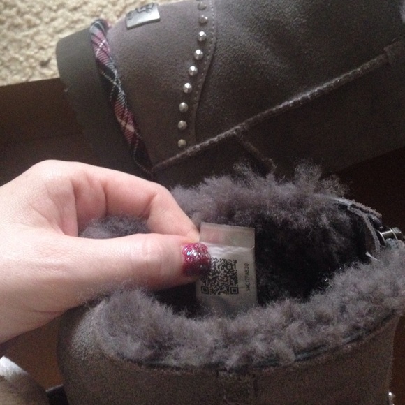 Classic Mini Rock Uggs - Picture 4 of 4