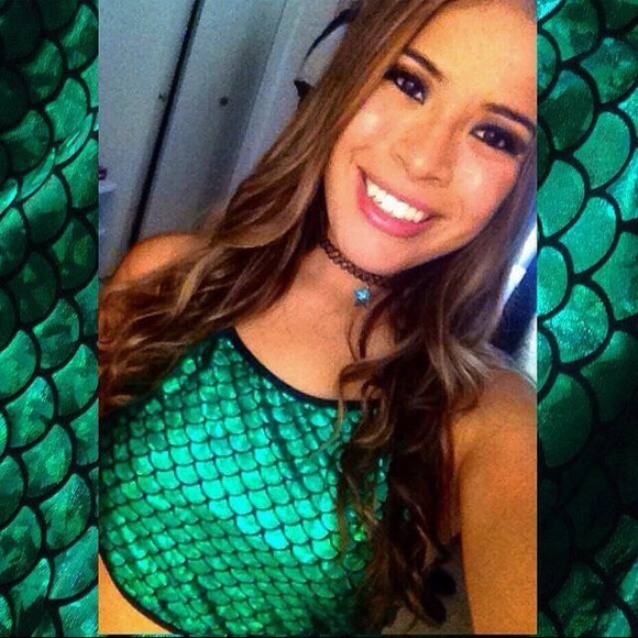 🐬Sold🐬 Emerald Green Mermaid Hologram Halter Top - Picture 4 of 4
