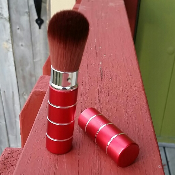 💕💕💕💕NWOT Small Red Makeup Brush💕💕💕💕 - Picture 2 of 3