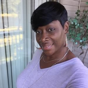 Meet your Posher, Dee