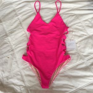 ⚡️SOLD⚡️Acacia Florence  in Guava Pop Size S.