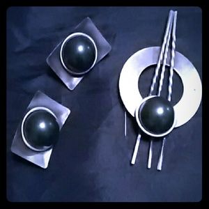 Jewelry/ Earrings/Brooch