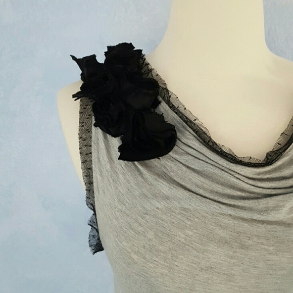 Sold in a bundle~Heather Gray Rose Bud Top - Picture 3 of 3