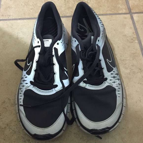 Nike Shoes - Gently worn women's 6 1/2 Nike free run