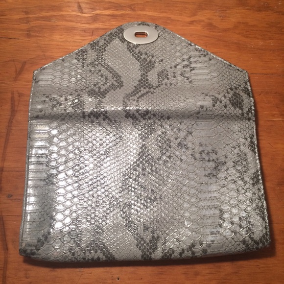 Clutch - Picture 4 of 4