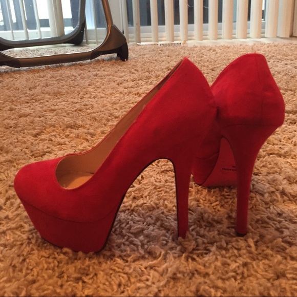 Heels - Picture 2 of 4