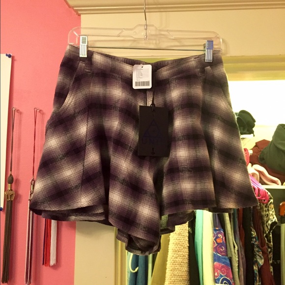 FINAL PRICE NWT UNIF Ty Skort Size Large - Picture 2 of 4