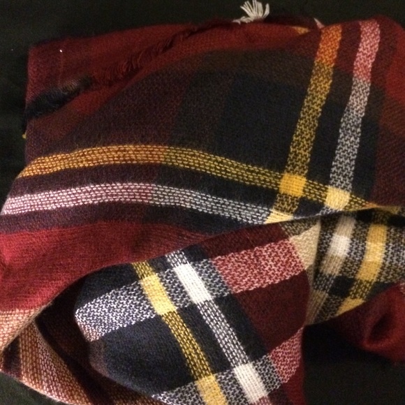 Tartan Plaid Blanket Scarf - Picture 3 of 3