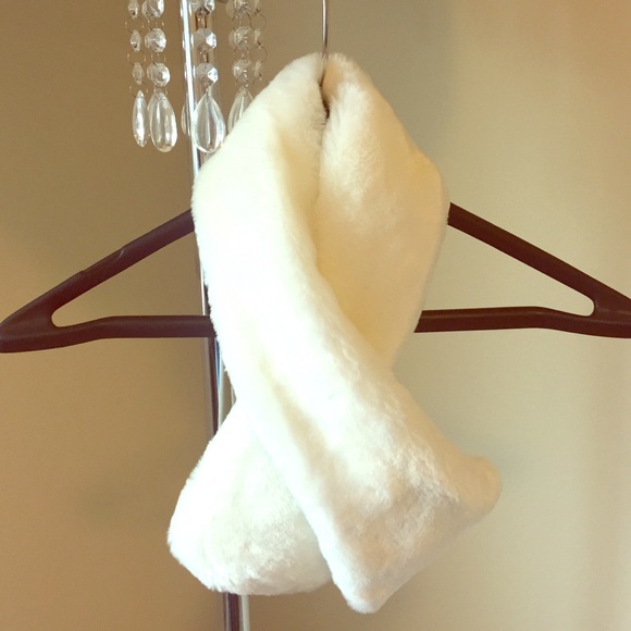 Ann Taylor loft cream fur scarf
