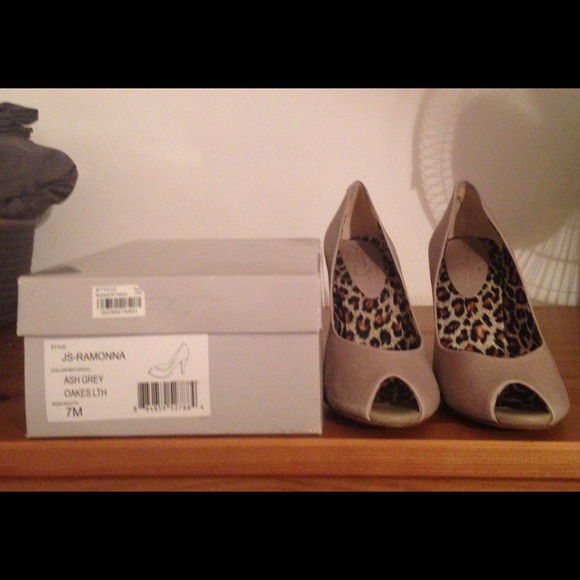 Shoes - Picture 2 of 3