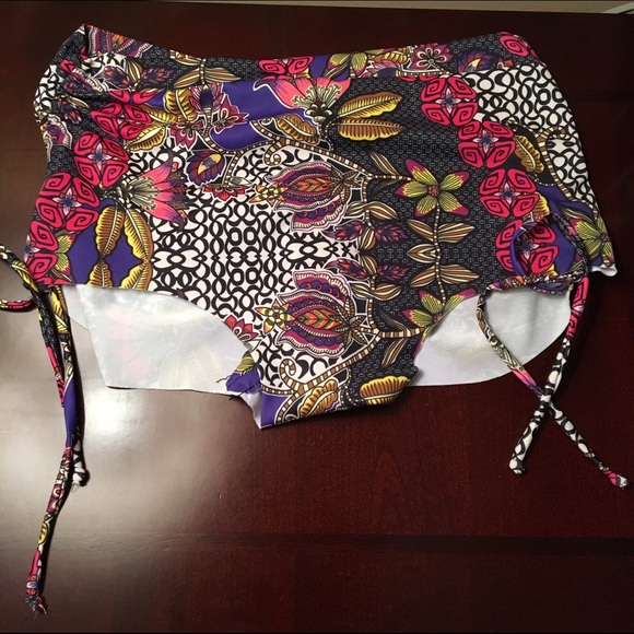 Onzie patterned size string shorts.