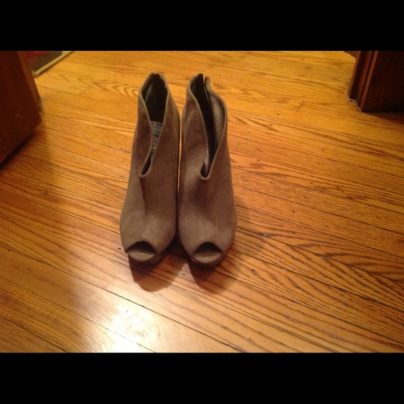 Peep toe shoe boots