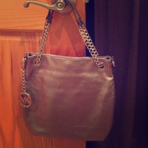 Michael Kors Handbags - ❤️❤️Michael Kors Jet set chain tote in gunmetal❤️