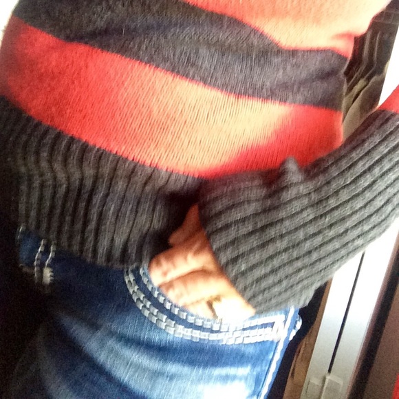 Abercrombie and Fitch gray and red sweater