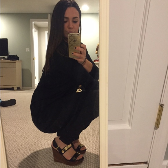 Report Signature wedges NEVER WORN