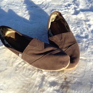 TOMS~ Brown women's 8
