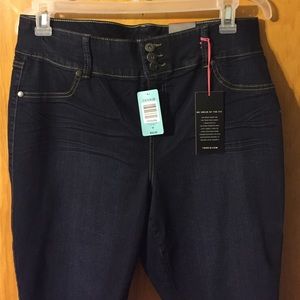 Dark wash Capri