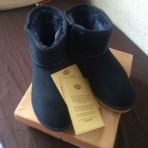 UGG classic mini