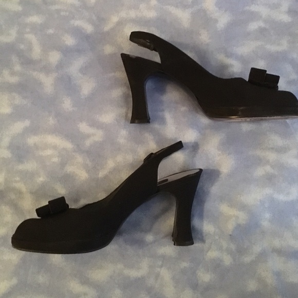 Stuart Weitzman! Cute Black Heels! Size 8! - Picture 3 of 4