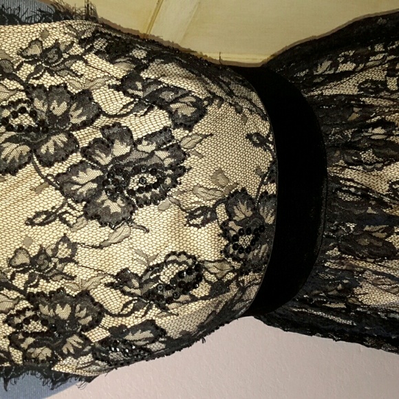 Black lace dress - Picture 2 of 3